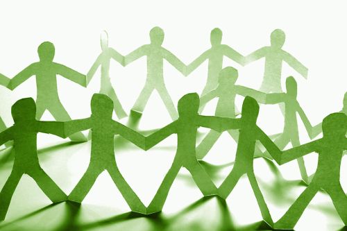 © gunnar3000 - stock.adobe.com Foto: Personen im Kreis Scherenschnitt