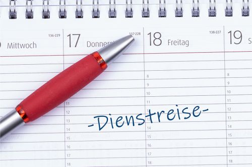 © HNFOTO - stock.adobe.com Foto: Kalender mit Schrift Dienstreise darauf