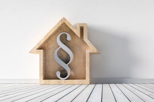 © peterschreiber.media - stock.adobe.com Foto: Häuschen mit Paragraf-Zeichen darin