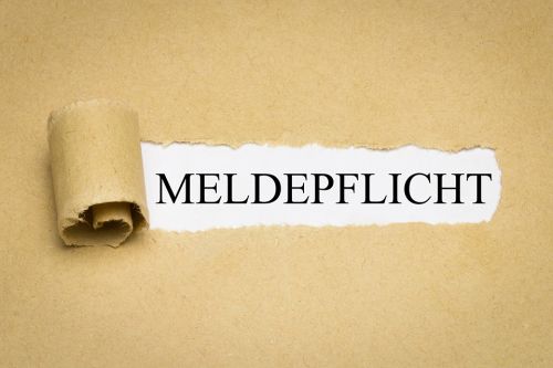 © magele-picture - stock.adobe.com Foto: Aufgerissenes Papier mit Aufschrift Meldepflicht